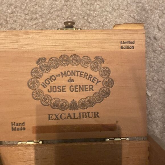 Vintage Hoyo De Monterrey De Jose Gener Cigar Box - Limited Edition Excalibur - Picture 4 of 8